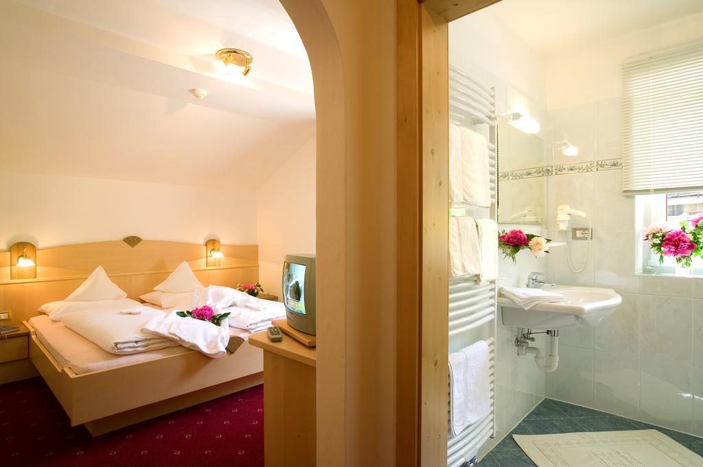 Pension Verdinserhoehe Schenna Chambre photo